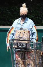 GWENSTEFANI Shopping at Bristol Farms in West Hollywood 08/24/2021