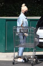 GWENSTEFANI Shopping at Bristol Farms in West Hollywood 08/24/2021