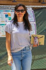 JENNIFER GARNER at Her New Home Under Construction in Brentwood 08/26/2021