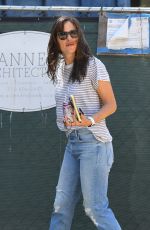 JENNIFER GARNER at Her New Home Under Construction in Brentwood 08/26/2021