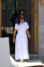 JENNIFER GARNER Checking Up Progress on Her New Mansion in Brentwood 08/24/2021