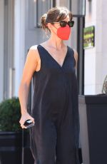 JENNIFER GARNER Out adn About in Los Angeles 08/04/2021