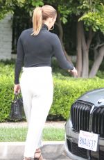 JENNIFER LOPEZ and Ben Affleck Kissing in Front of Ben