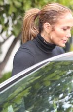 JENNIFER LOPEZ and Ben Affleck Kissing in Front of Ben