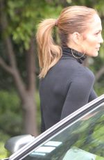 JENNIFER LOPEZ and Ben Affleck Kissing in Front of Ben