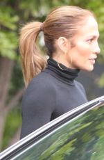 JENNIFER LOPEZ and Ben Affleck Kissing in Front of Ben