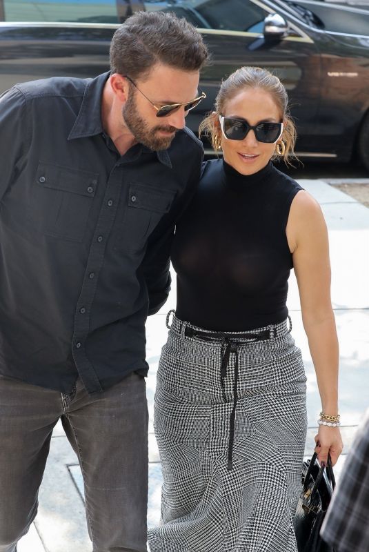 JENNIFER LOPEZ and Ben Affleck Out Shopping in Los Angeles 08/24/2021