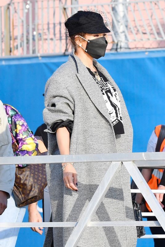 JENNIFER LOPEZ Arrives in Venice 08/28/2021