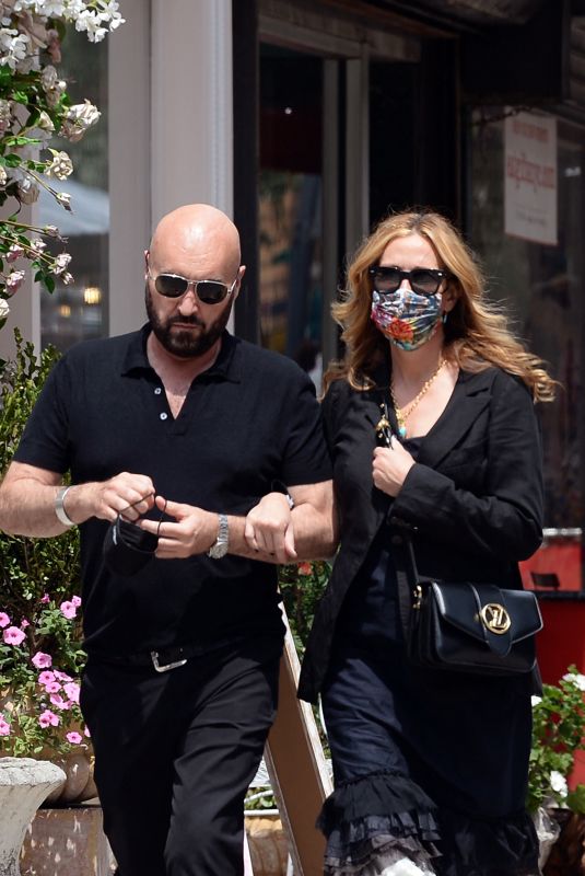 JULIA ROBERTS Out with Hairstylist Serge Normant in New York 08/07/2021