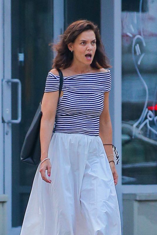 KATIE HOLMES Out for Dinner in New York 08/11/2021