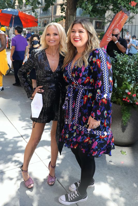 KELLY CLARKSON and KRISTIN CHENOWETH on the Set of a Music Video for Season Premiere of Kelly Clarkson Show 08/24/2021