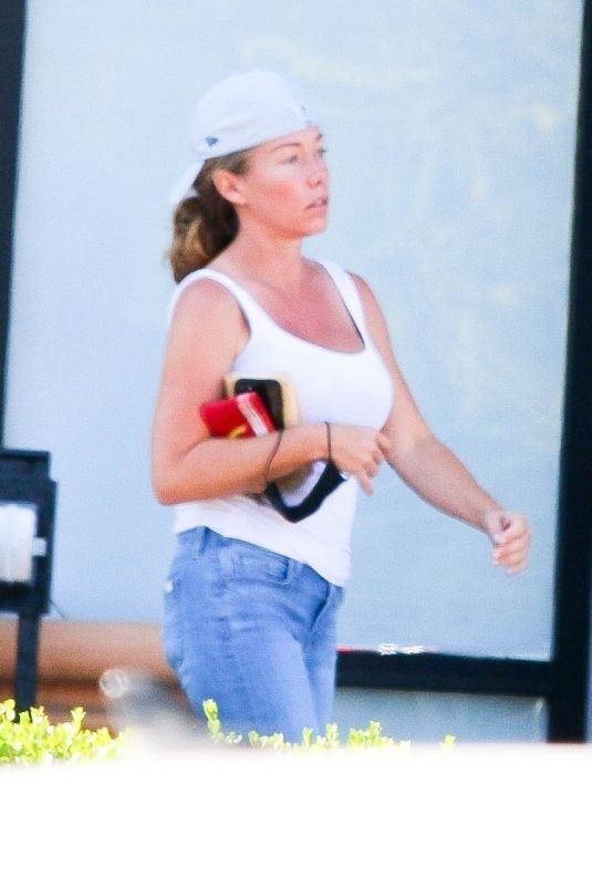 KENDRA WILKINSON Out for Lunch in Agoura Hills 08/10/2021