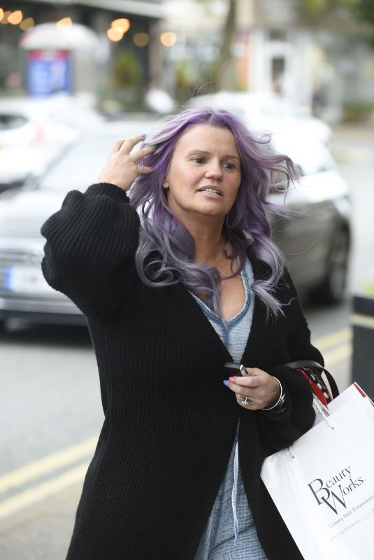 KERRY KATONA Heading to Hairdressers in Alderely Edge 08/15/2021