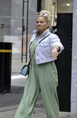 KERRY KATONA Shopping for Art in Manchester City 08/13/2021