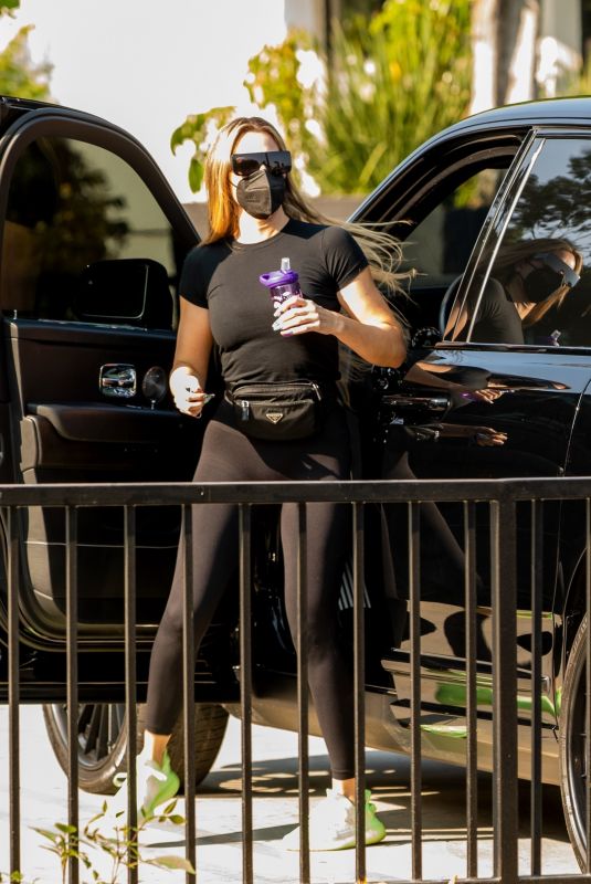 KHLOE KARDASHIAN Arrives at True