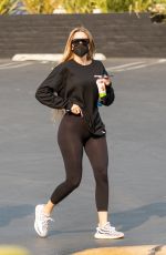 KHLOE KARDASHIAN Out and About in Calabasas 08/17/2021