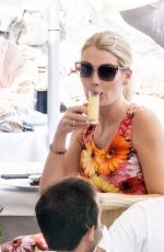 LADY KITTY SPENCER Out for Lunch in Positano 08/02/2021