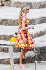 LADY KITTY SPENCER Out for Lunch in Positano 08/02/2021