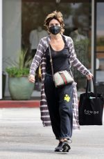 LISA RINNA Shopping at Towne in Beverly Glen in Los Angeles 08/21/2021