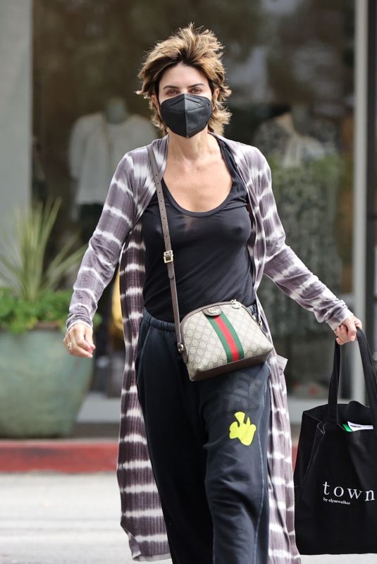 LISA RINNA Shopping at Towne in Beverly Glen in Los Angeles 08/21/2021