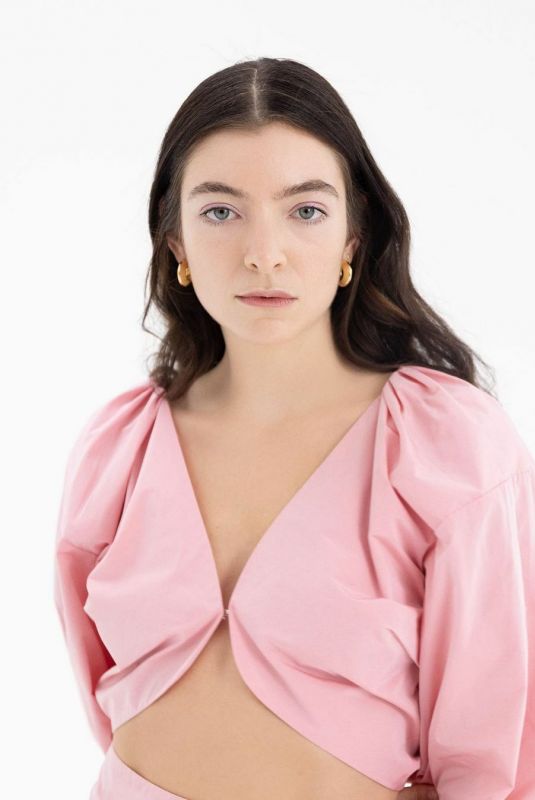 LORDE at a Photoshoot, August 2021
