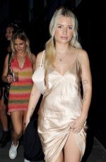 LOTTIE MOSS Night Out with Friends in Notting Hill 08/14/2021