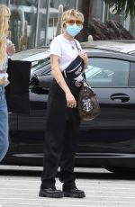 MILEY and TISH CYRUS Shopping for Furniture and Carpet on Melrose Avenue in West Hollywood 08/18/2021