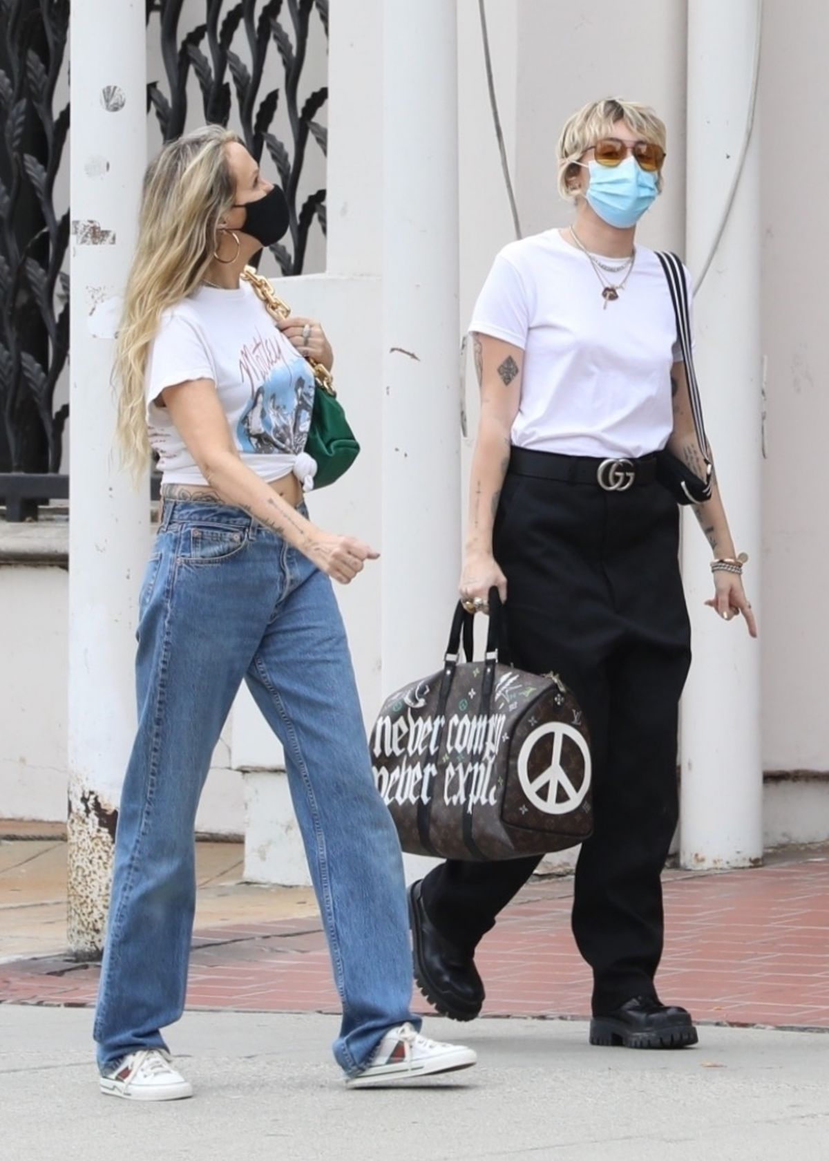 MILEY and TISH CYRUS Shopping for Furniture and Carpet on Melrose ...
