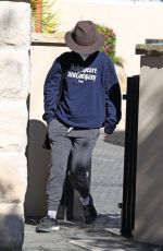 NATALIE PORTMAN Arrives at Airport in Sydney 08/12/2021