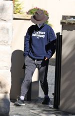 NATALIE PORTMAN Arrives at Airport in Sydney 08/12/2021