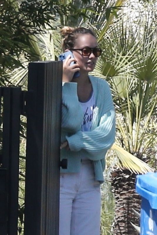 OLIVIA WILDE Visiting a Friend in Los Angeles 08/06/2021