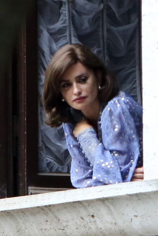 PENELOPE CRUZ on the Set of L