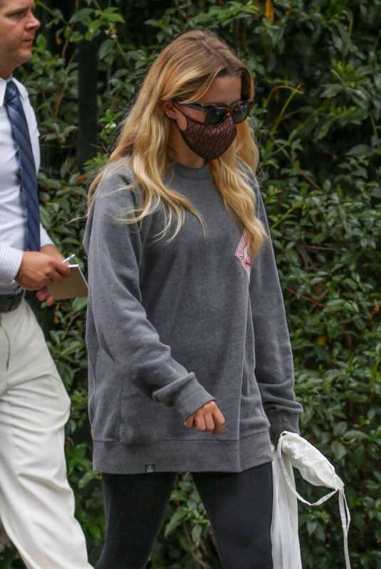 REESE WITHERSPOON and AVA PHILLIPPE Boarding a Private Jet at Van Nuys Airport 08/22/2021