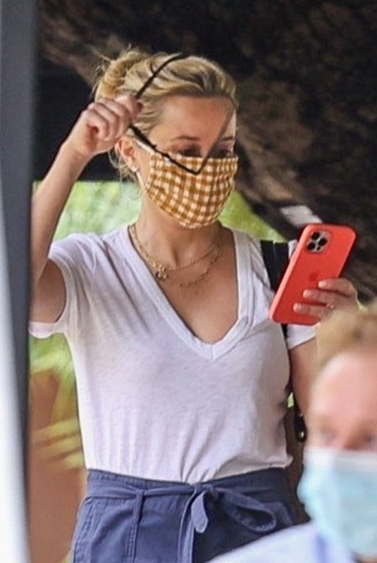 REESE WITHERSPOON Leaves Bel Air Hotel 08/21/2021