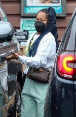 REGINA KING Shopping at Albertsons in Los Feliz 08/21/2021