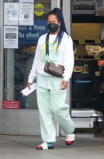 REGINA KING Shopping at Albertsons in Los Feliz 08/21/2021