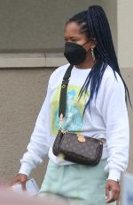 REGINA KING Shopping at Albertsons in Los Feliz 08/21/2021