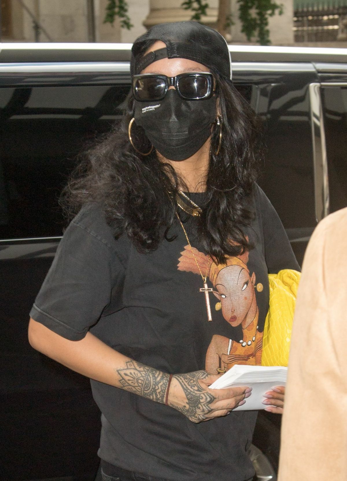 Rihanna Returns to Her Hotel After Day Out in NYC: Photo 4924557