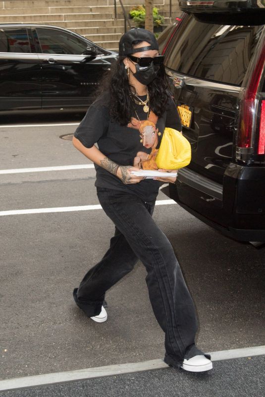 RIHANNA Arrives at Her Hotel in New York 08/04/2021