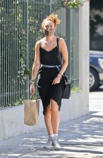 RUMER WILLIS Picking up Some Lunch to Go in Los Feliz 08/29/2021