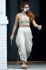 SARAH HYLAND Unpacks a Large Selivery at Her Home in Hollywood 08/18/2021
