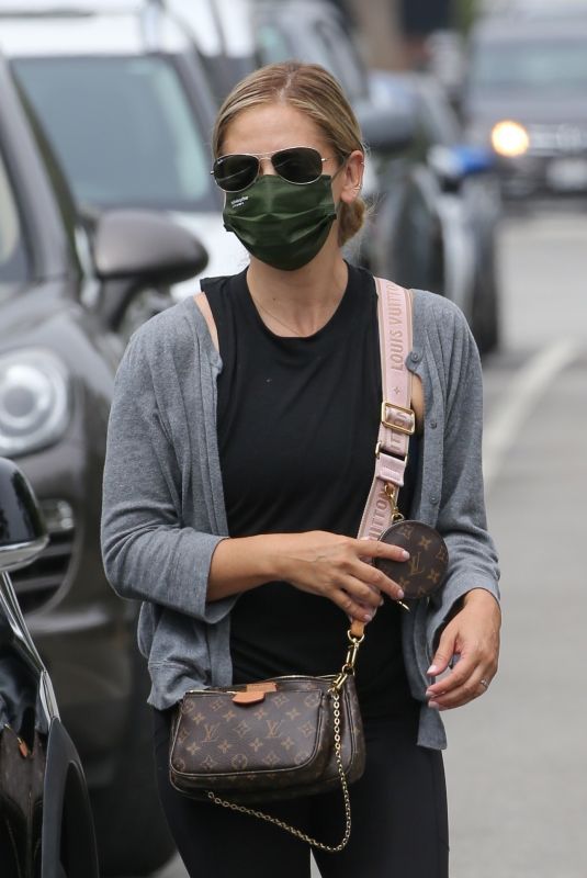 SARAH MICHELLE GELLAR Out for Coffee in Santa Monica 08/04/2021