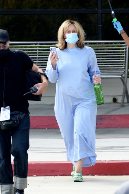 SARAH PAULSON as Linda Tripp on the Set of American Crime Story: Impeachment in Los Angeles 08/11/2021