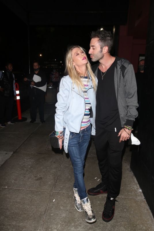 TARA REID and Nathan Montpetit-Howard Out in Hollywood 08/22/2021