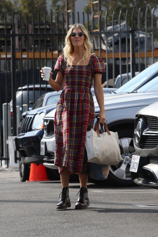 AMANDA KLOOTS Leaves Dancing With The Stars Rehersals in Los Angeles 09/29/2021