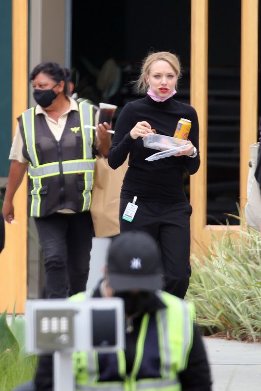 AMANDA SEYFRIED as Elizabeth Holmes on the Set of The Dropout in Los Angeles 08/31/2021