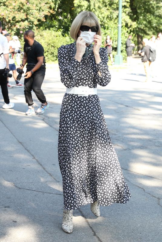 ANNA WINTOUR Arrives at Michael Kors Fashion Show at Central Park in New York 09/10/2021