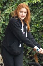 ARIEL WINTER Picking up Her Dogs from Groomer in Los Angeles 09/27/2021