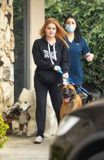 ARIEL WINTER Picking up Her Dogs from Groomer in Los Angeles 09/27/2021