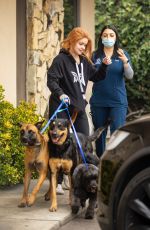 ARIEL WINTER Picking up Her Dogs from Groomer in Los Angeles 09/27/2021